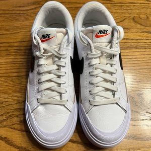 Nike Legacy Lift tennis shoes